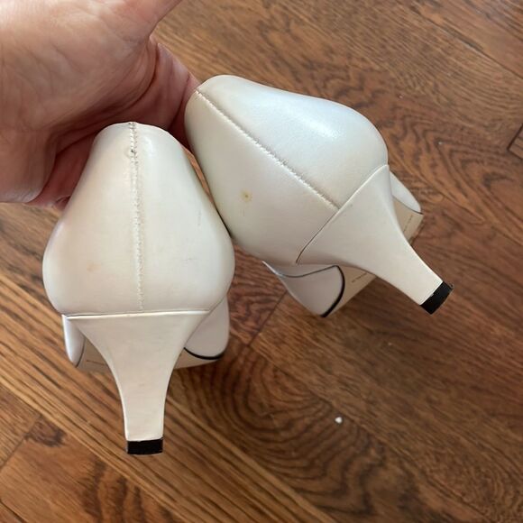 Etienne Aigner white & black Spectator pumps/heels - Picture 3 of 7